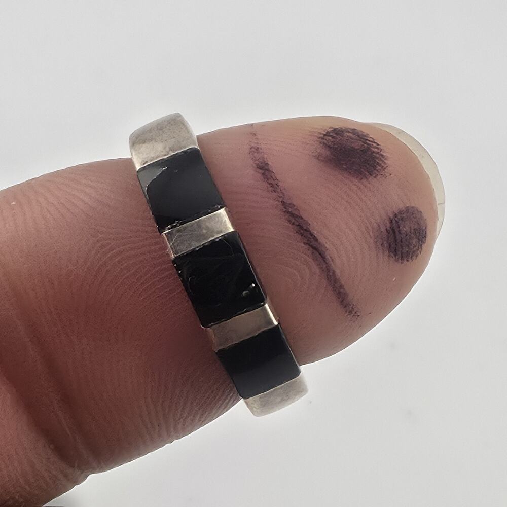 Vintage Sterling Silver Black Onyx Inlay Band Ring Size 6.75 Minimalist Jewelry